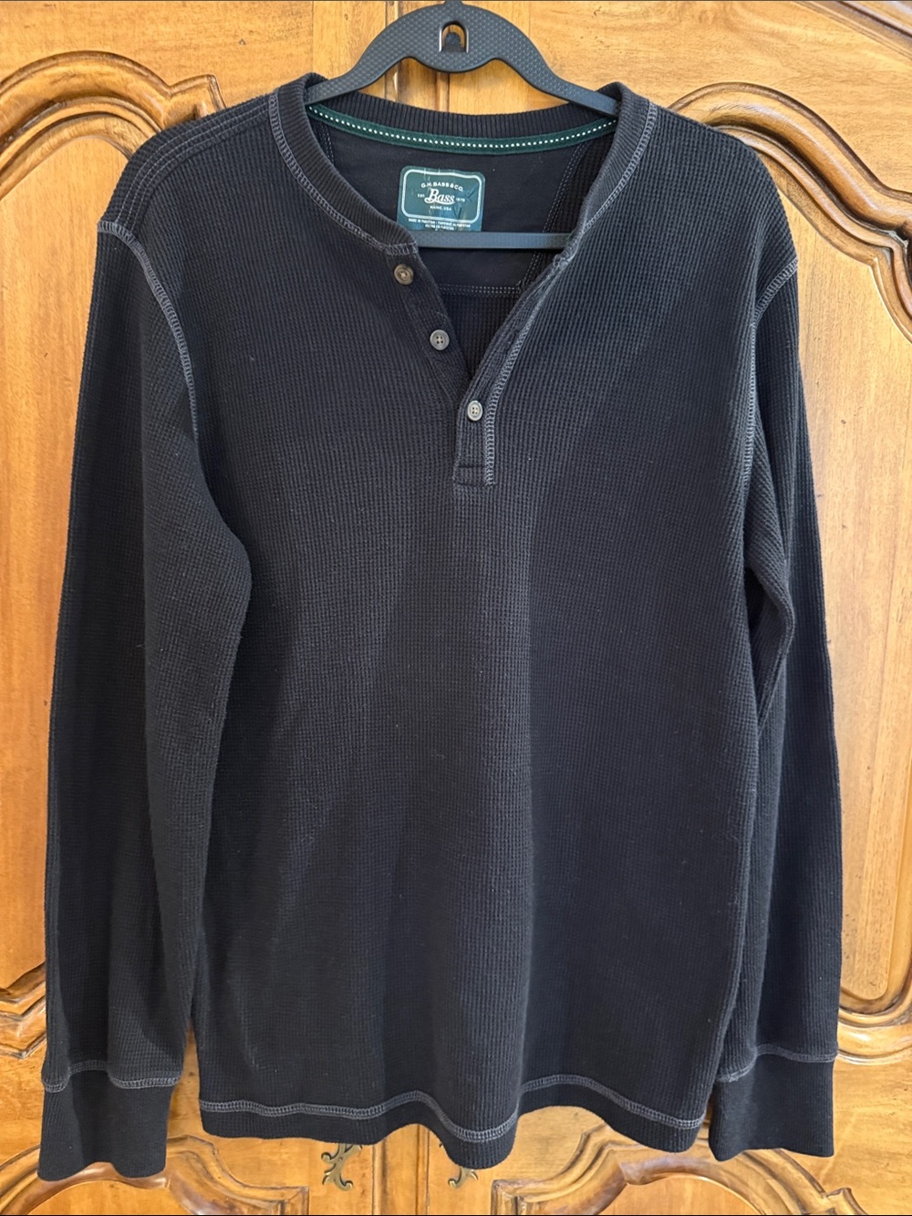 Bass Men's Black V-Neck Henley Sweater